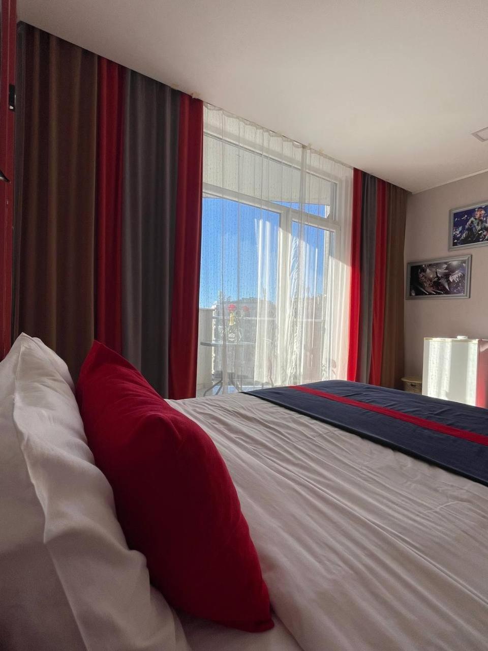 Sea View Rock Hotel Batoumi Extérieur photo